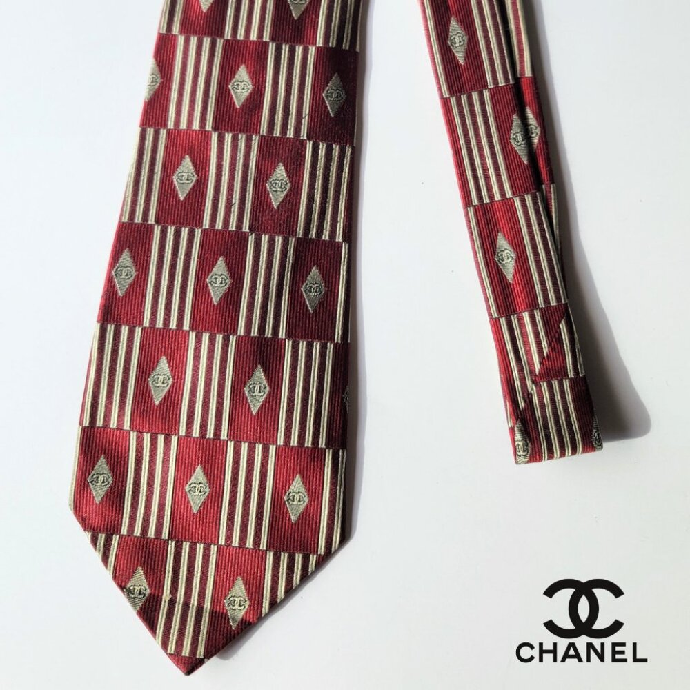 CHANEL Men's Vintage Tie 100% Silk Made in Italy burgundy pattern with CCs